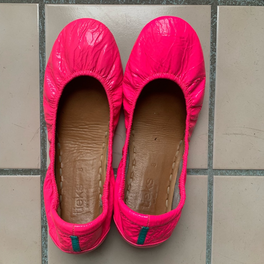 Tieks size 8 pop pink flats